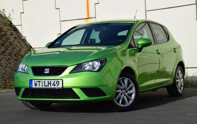 gniezno Seat Ibiza cena 27900 przebieg: 97000, rok produkcji 2013 z Gniezno